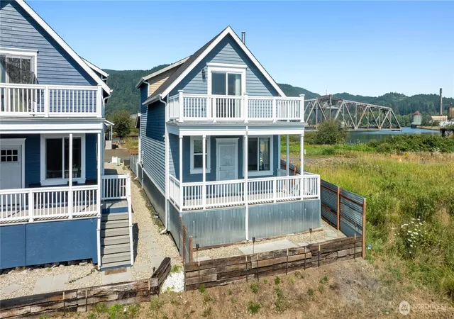 Photo 2 of Single family home for sale at 346 Island Ln, Raymond, WA 98577 | MLS# NWM2564179 | Listing updated on 2026-09-23