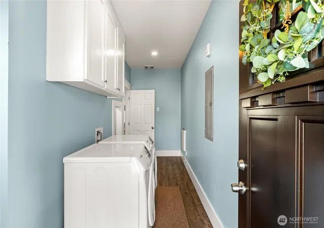 Photo 3 of Single family home for sale at 346 Island Ln, Raymond, WA 98577 | MLS# NWM2564179 | Listing updated on 2026-09-23
