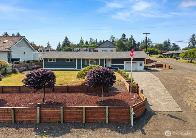 Photo 1 of Single family home for sale at 706 Bradford St, Raymond, WA 98577 | MLS# NWM2564184 | Listing updated on 2026-09-23
