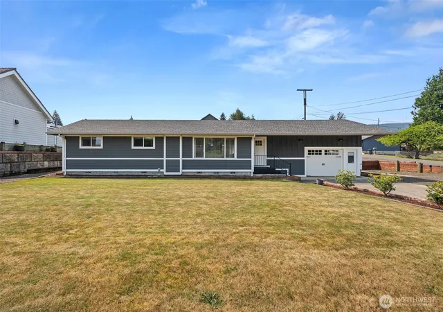 Photo 2 of Single family home for sale at 706 Bradford St, Raymond, WA 98577 | MLS# NWM2564184 | Listing updated on 2026-09-23