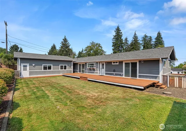 Photo 3 of Single family home for sale at 706 Bradford St, Raymond, WA 98577 | MLS# NWM2564184 | Listing updated on 2026-09-23
