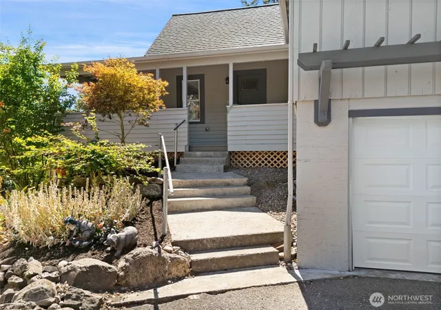 Photo 3 of Single family home for sale at 4683 W Sherman Hts Rd, Bremerton, WA 98312 | MLS# NWM2564186 | Listing updated on 2026-09-23