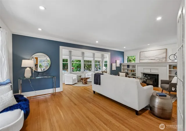 Photo 3 of Sale Pending at 5248 17th Avenue Ne, Seattle, WA 98105 | MLS# NWM2564195 | Listing updated on 2026-09-21