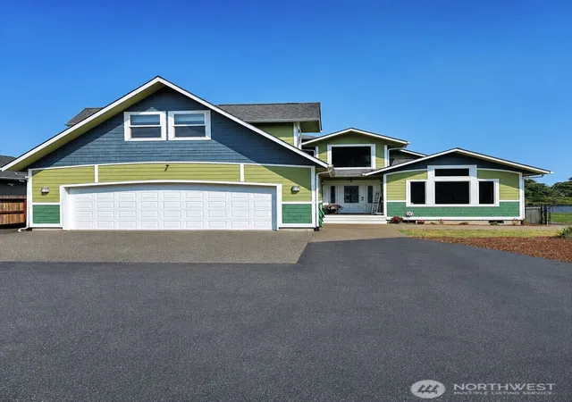 Photo 1 of Single family home for sale at 570 Weatherwax Loop Ne, Ocean Shores, WA 98569 | MLS# NWM2564212 | Listing updated on 2026-09-23