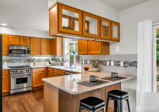 Photo 4 of Single family home for sale at 10518 157th Avenue NE, Redmond, WA 98052 | MLS# NWM2564223 | Listing updated on 2026-09-21