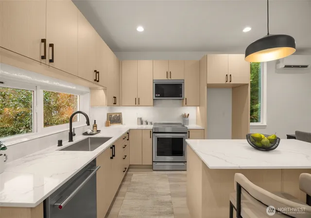 Photo 2 of Townhouse for sale at 821 B 17th Ave, Seattle, WA 98122 | MLS# NWM2564239 | Listing updated on 2026-10-02