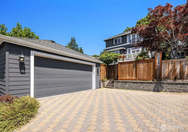 Photo 3 of Sale Pending at 1109 33rd Avenue E, Seattle, WA 98112 | MLS# NWM2564241 | Listing updated on 2026-09-24