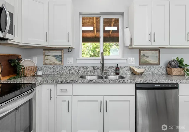Photo 3 of Single family home for sale at 320 Marine View Dr SW, Ocean Shores, WA 98569 | MLS# NWM2564242 | Listing updated on 2026-09-23