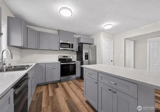 Photo 3 of Single family home for sale at 1720 W Market St, Aberdeen, WA 98520 | MLS# NWM2564270 | Listing updated on 2026-09-19
