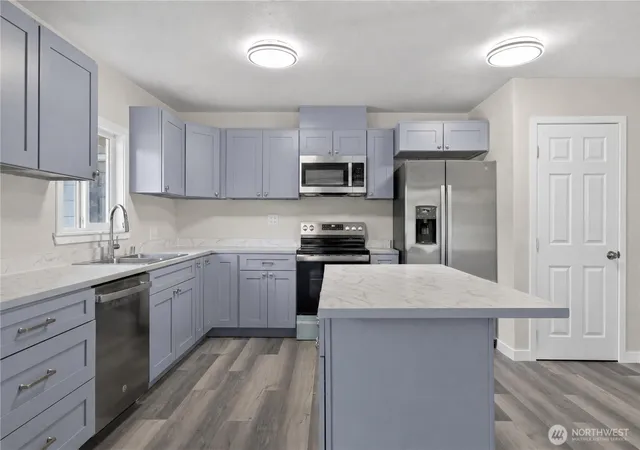Photo 4 of Single family home for sale at 1720 W Market St, Aberdeen, WA 98520 | MLS# NWM2564270 | Listing updated on 2026-09-19