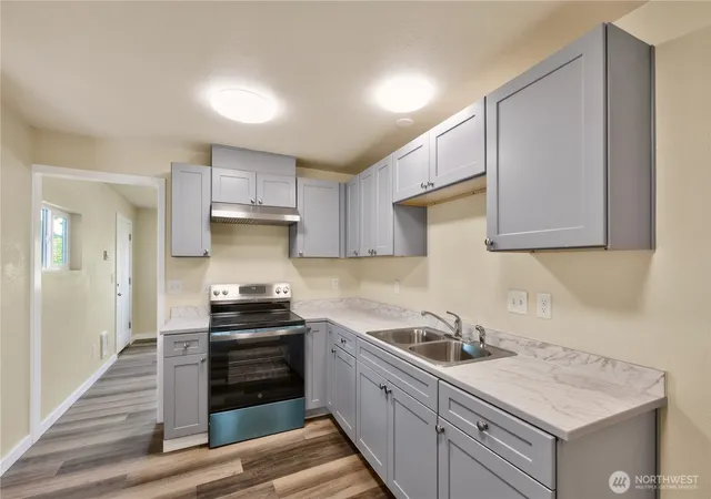 Photo 3 of Single family home for sale at 102 N Martin St, Aberdeen, WA 98520 | MLS# NWM2564273 | Listing updated on 2026-09-19
