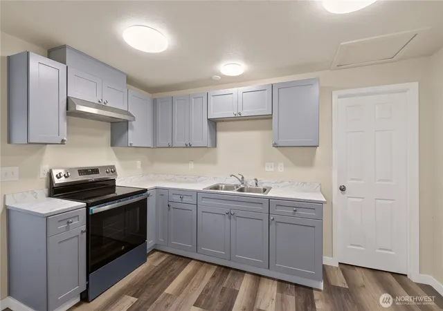 Photo 3 of Single family home for sale at 102 N Martin St, Aberdeen, WA 98520 | MLS# NWM2564273 | Listing updated on 2026-09-19