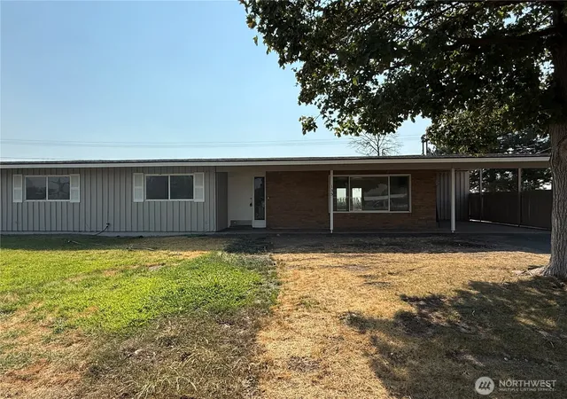 Photo 1 of Single family home for sale at 135 Schilling Dr, Moses Lake, WA 98837 | MLS# NWM2564290 | Listing updated on 2026-10-01