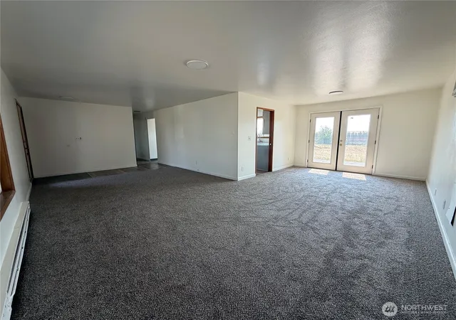 Photo 2 of Single family home for sale at 135 Schilling Dr, Moses Lake, WA 98837 | MLS# NWM2564290 | Listing updated on 2026-10-01