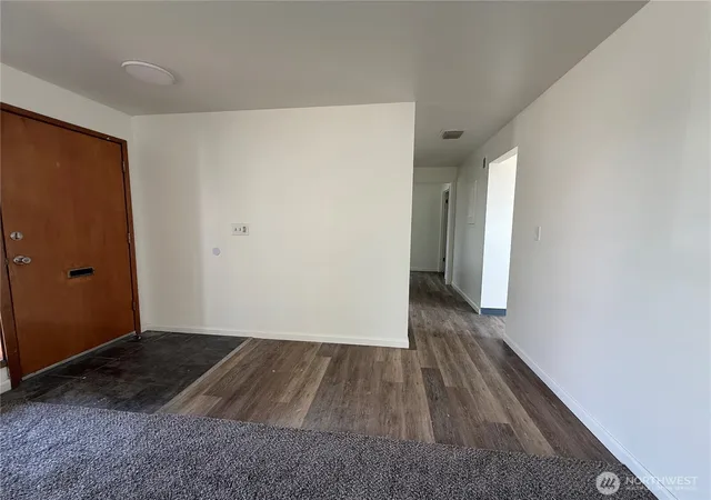 Photo 3 of Single family home for sale at 135 Schilling Dr, Moses Lake, WA 98837 | MLS# NWM2564290 | Listing updated on 2026-10-01