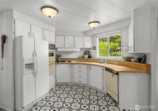 Photo 4 of Sale Pending at 10029 Whitecap Dr NW, Olympia, WA 98502 | MLS# NWM2564312 | Listing updated on 2026-09-30