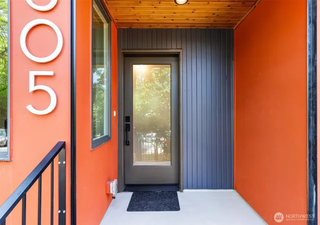 Photo 4 of Townhouse for sale at 305 17th Avenue E, Seattle, WA 98112 | MLS# NWM2564318 | Listing updated on 2026-09-23