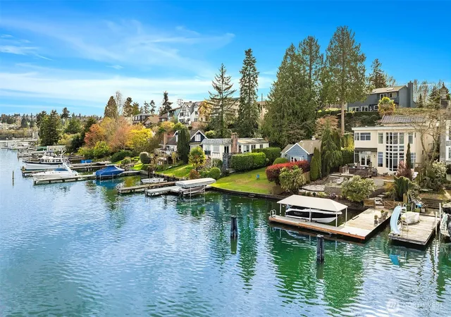 Photo 3 of Single family home for sale at 8418 Island Dr S, Seattle, WA 98118 | MLS# NWM2564331 | Listing updated on 2026-10-02