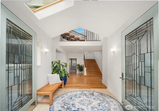 Photo 4 of Single family home for sale at 8418 Island Dr S, Seattle, WA 98118 | MLS# NWM2564331 | Listing updated on 2026-10-02