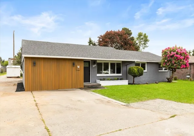 Photo 1 of Single family home for sale at 308 E 84 Street, Tacoma, WA 98445 | MLS# NWM2564334 | Listing updated on 2026-09-23