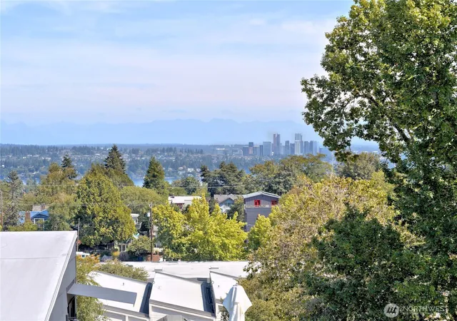 Townhouse for sale at 435 19th Avenue E, Seattle, WA 98112 | MLS# NWM2564336
