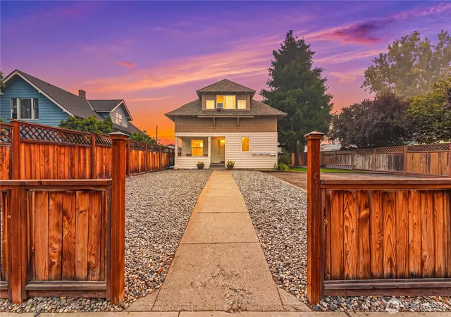 Multi family home for sale at 113 N Cleveland Ave, Wenatchee, WA 98801 | MLS# NWM2564337