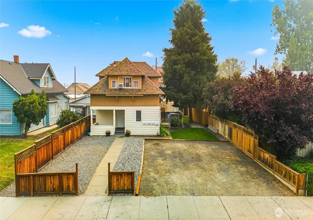Photo 2 of Multi family home for sale at 113 N Cleveland Ave, Wenatchee, WA 98801 | MLS# NWM2564337 | Listing updated on 2026-09-23
