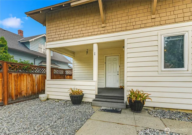 Photo 3 of Multi family home for sale at 113 N Cleveland Ave, Wenatchee, WA 98801 | MLS# NWM2564337 | Listing updated on 2026-09-23