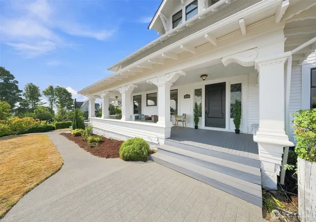 Photo 3 of Single family home for sale at 2329 Rucker Ave, Everett, WA 98201 | MLS# NWM2564353 | Listing updated on 2026-09-22