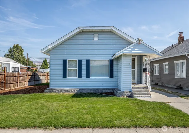 Photo 4 of Single family home for sale at 209 Fuller St, Wenatchee, WA 98801 | MLS# NWM2564359 | Listing updated on 2026-09-24