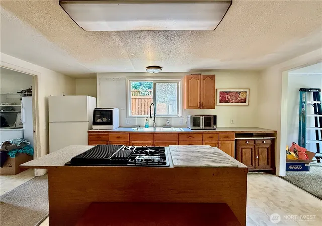 Photo 3 of Single family home for sale at 3719 Commercial Ave, Anacortes, WA 98221 | MLS# NWM2564369 | Listing updated on 2026-09-30