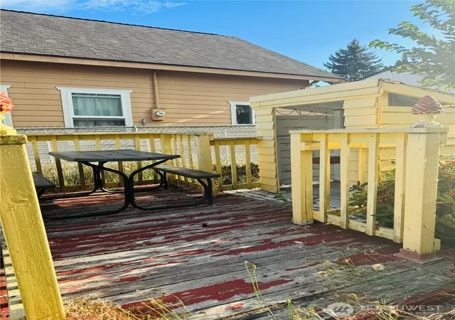 Photo 3 of Sale Pending at 3724 E J St, Tacoma, WA 98404 | MLS# NWM2564374 | Listing updated on 2026-09-25