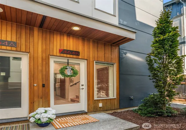 Photo 2 of Townhouse for sale at 464 Ne Maple Leaf Pl #B, Seattle, WA 98115 | MLS# NWM2564388 | Listing updated on 2026-09-30