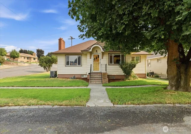Photo 1 of Single family home for sale at 15 Nw Cole, Wilbur, WA 99185 | MLS# NWM2564391 | Listing updated on 2026-09-23
