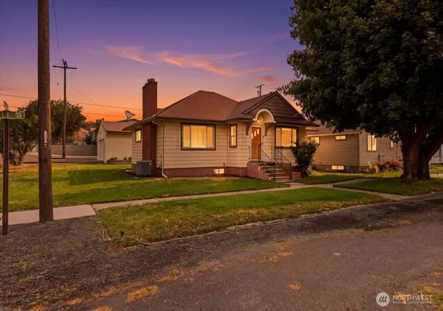 Photo 3 of Single family home for sale at 15 Nw Cole, Wilbur, WA 99185 | MLS# NWM2564391 | Listing updated on 2026-09-23
