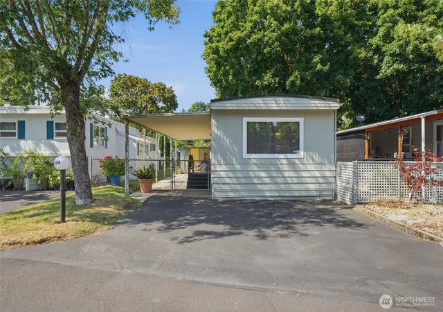 Photo 2 of Manufactured home for sale at 3909 E 4th Plain Blvd #49, Vancouver, WA 98661 | MLS# NWM2564407 | Listing updated on 2026-09-23