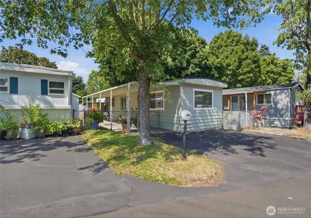 Photo 3 of Manufactured home for sale at 3909 E 4th Plain Blvd #49, Vancouver, WA 98661 | MLS# NWM2564407 | Listing updated on 2026-09-23