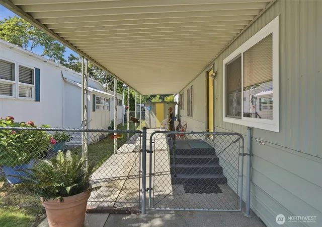Photo 3 of Manufactured home for sale at 3909 E 4th Plain Blvd #49, Vancouver, WA 98661 | MLS# NWM2564407 | Listing updated on 2026-09-23