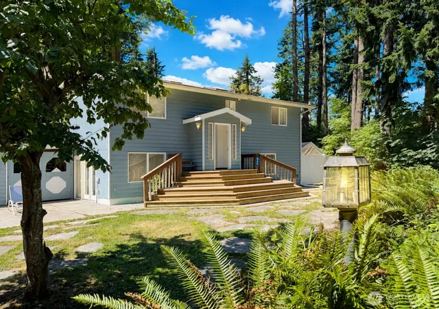 Photo 2 of Single family home for sale at 66 Port Susan Dr, Everett, WA 98201 | MLS# NWM2564414 | Listing updated on 2026-09-23