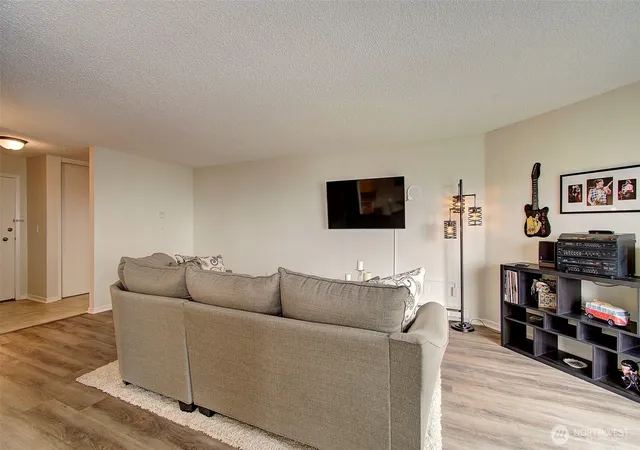 Photo 3 of Condo for sale at 5565 E Evergreen Blvd #3210, Vancouver, WA 98661 | MLS# NWM2564428 | Listing updated on 2026-09-23