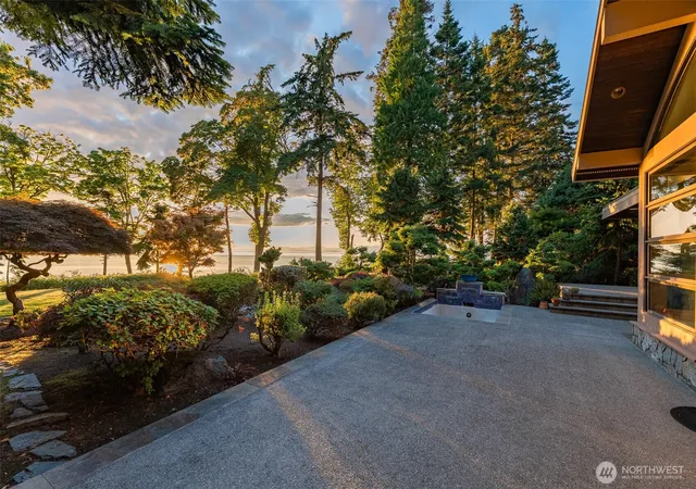 Photo 2 of Sale Pending at 8361 Semiahmoo Dr, Blaine, WA 98230 | MLS# NWM2564446 | Listing updated on 2026-09-25