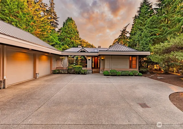 Photo 3 of Sale Pending at 8361 Semiahmoo Dr, Blaine, WA 98230 | MLS# NWM2564446 | Listing updated on 2026-09-25
