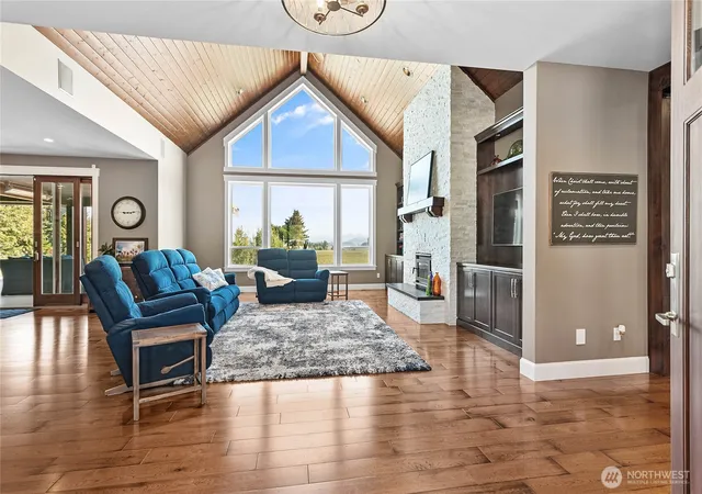 Photo 3 of Single family home for sale at 8460 Vahl Dr, Everson, WA 98247 | MLS# NWM2564459 | Listing updated on 2026-09-23