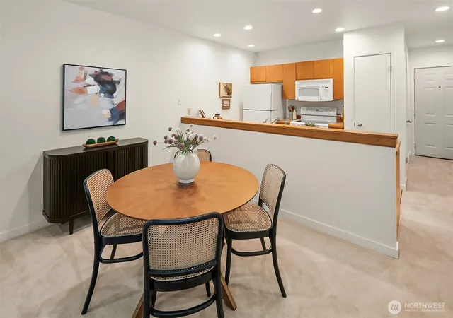 Photo 3 of Sale Pending at 600 Malden Ave E #201, Seattle, WA 98112 | MLS# NWM2564501 | Listing updated on 2026-09-25