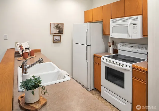 Photo 4 of Sale Pending at 600 Malden Ave E #201, Seattle, WA 98112 | MLS# NWM2564501 | Listing updated on 2026-09-25