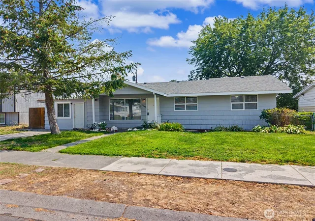 Photo 2 of Single family home for sale at 2607 W Texas St, Moses Lake, WA 98837 | MLS# NWM2564536 | Listing updated on 2026-09-21