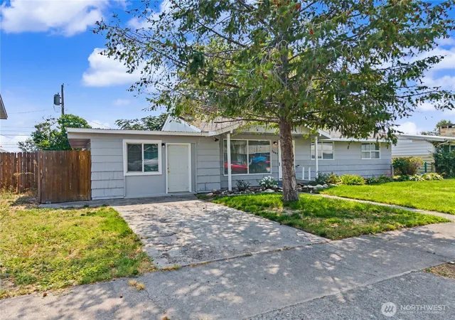 Photo 3 of Single family home for sale at 2607 W Texas St, Moses Lake, WA 98837 | MLS# NWM2564536 | Listing updated on 2026-09-21