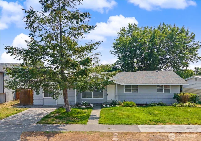 Photo 3 of Single family home for sale at 2607 W Texas St, Moses Lake, WA 98837 | MLS# NWM2564536 | Listing updated on 2026-09-21