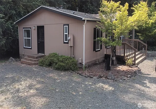 Photo 2 of Manufactured home for sale at 101 E Herron Pl, Shelton, WA 98584 | MLS# NWM2564551 | Listing updated on 2026-09-23