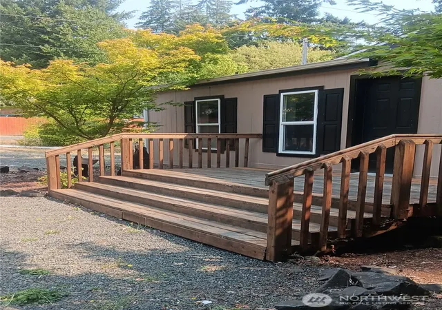 Photo 3 of Manufactured home for sale at 101 E Herron Pl, Shelton, WA 98584 | MLS# NWM2564551 | Listing updated on 2026-09-23